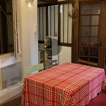 Apartment 75010